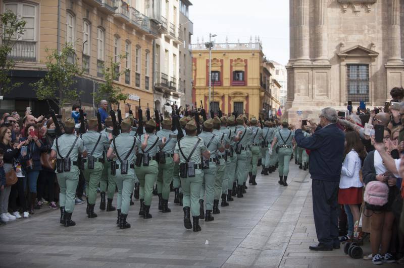 Imágenes del desembarco de la Legión en el Puerto de Málaga y traslado del Cristo de Mena. 