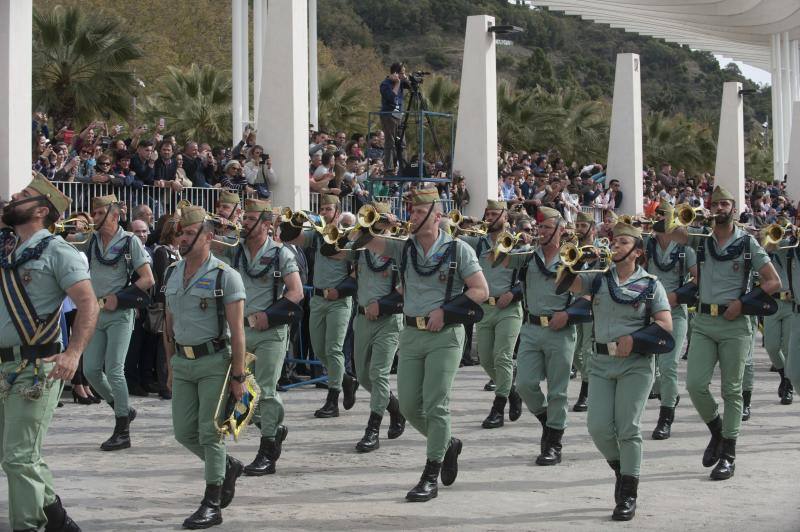 Imágenes del desembarco de la Legión en el Puerto de Málaga y traslado del Cristo de Mena. 