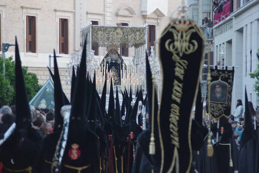 Las imágenes de la procesión de la Cofradía del Sepulcro de este Viernes Santo de 2018.