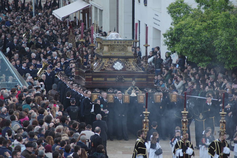 Las imágenes de la procesión de la Cofradía del Sepulcro de este Viernes Santo de 2018.