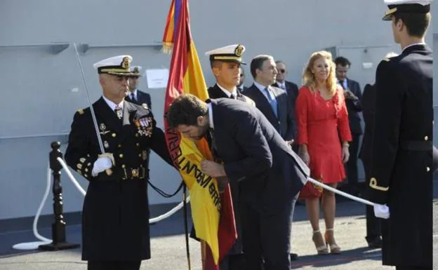 Foto de la jura de bandera civil en el portaaviones Juan carlos I el pasado mes de octubre en Málaga.