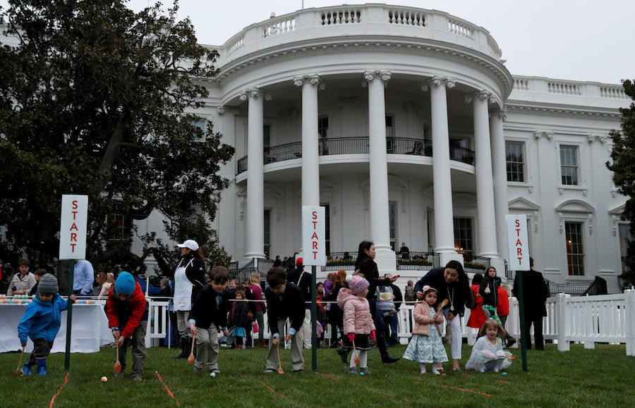 La familia Trump se unió este año a la tradición de buscar huevos de Pascua en los jardines de la Casa Blanca, donde se organizaron otras muchas actividades con niños.