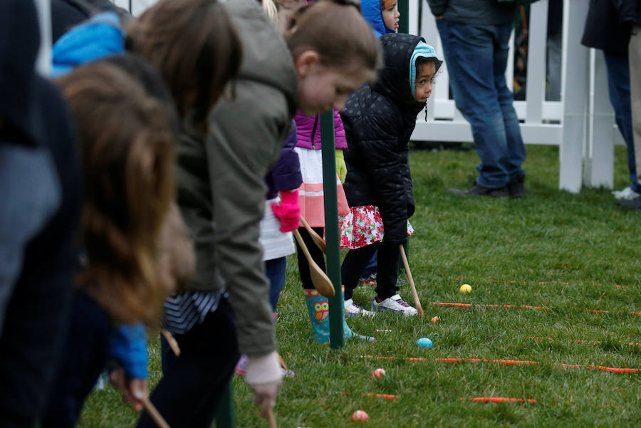 La familia Trump se unió este año a la tradición de buscar huevos de Pascua en los jardines de la Casa Blanca, donde se organizaron otras muchas actividades con niños.