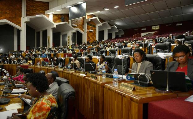 África es nombre de mujer: su tasa de directivas supera a la de la UE