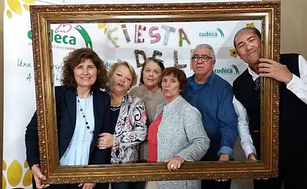 Voluntarios que trabajan en el almacén de Cudeca en el Viso. 