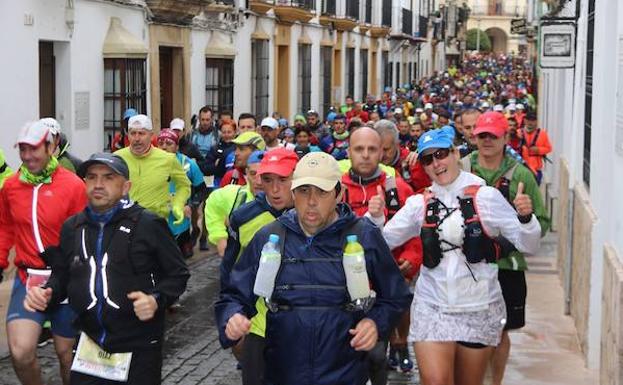 Los marchadores salieron de la ciudad del Tajo por la calle Villanueva. 