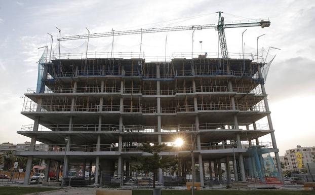 Edificio de viviendas en construcción en la barriada malagueña de Teatinos. 