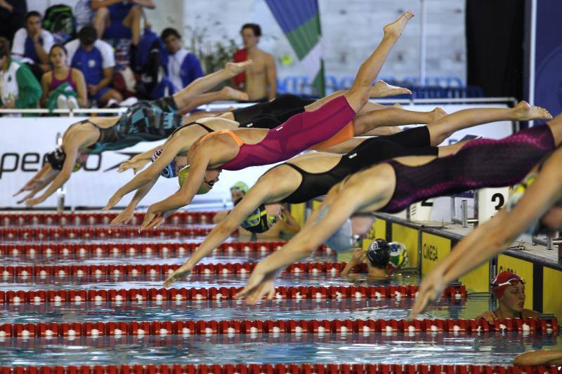 Las instalaciones de Inacua viven estos días una auténtica pasión por la natación, con las gradas llenas y un gran ambiente de compañerismo entre aficionados y clubes en el Campeonato de España.