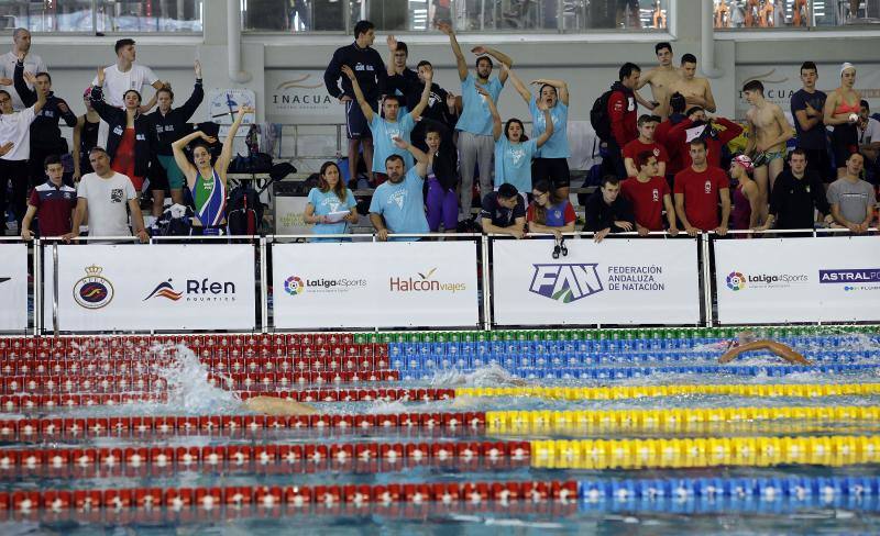 Las instalaciones de Inacua viven estos días una auténtica pasión por la natación, con las gradas llenas y un gran ambiente de compañerismo entre aficionados y clubes en el Campeonato de España.