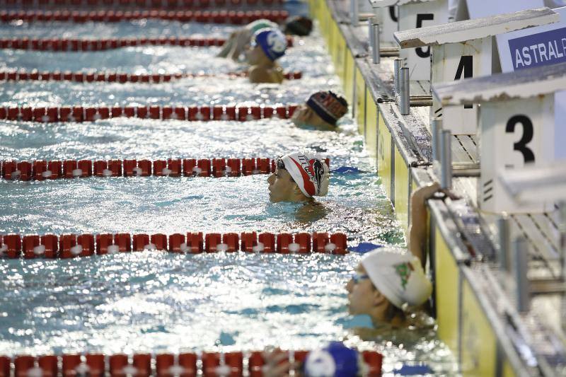 Las instalaciones de Inacua viven estos días una auténtica pasión por la natación, con las gradas llenas y un gran ambiente de compañerismo entre aficionados y clubes en el Campeonato de España.