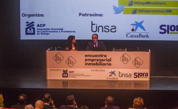 Violeta Aragón y Juan Ignacio Zafra, en el foro de la ACP. 