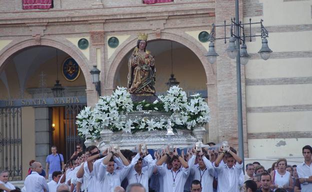 Bajada a la Catedral de la Virgen de la Victoria. 