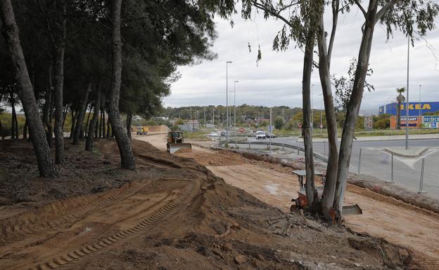 El parque del Campamento Benítez se completa con carriles bici y nuevos accesos