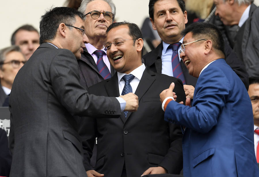 Saludo entre los presidentes del FC Barcelona y Valencia. 