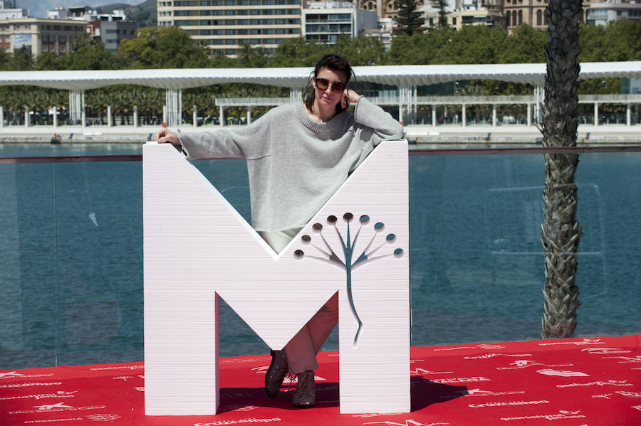 La actriz y directora de la película 'La reina del miedo', Valeria Bertuccelli, posa en el photocall del Muelle Uno.