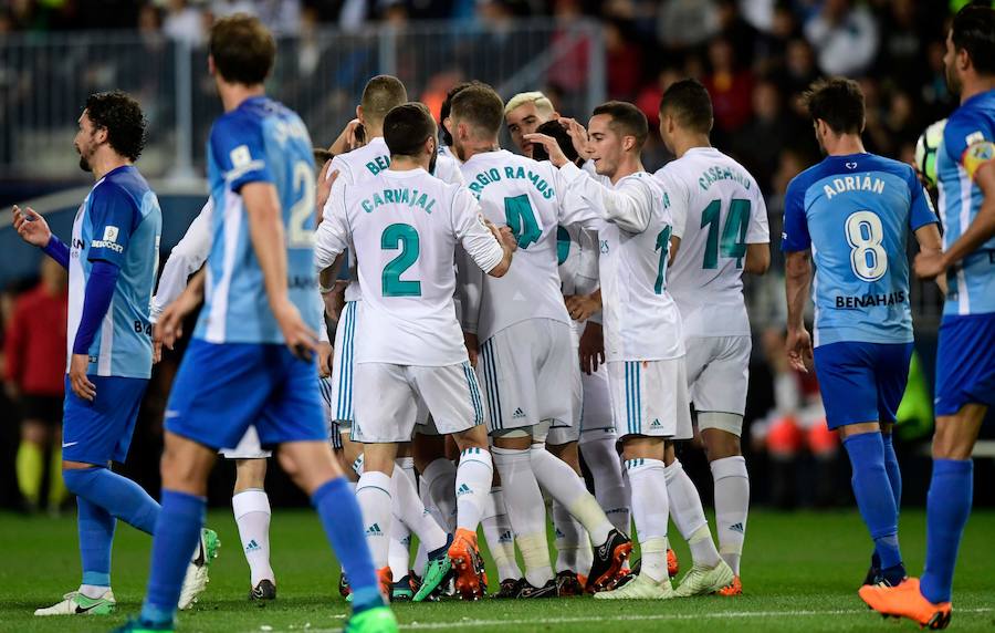 El Real Madrid consigue la victoria en La Rosaleda, gracias a los tantos de Isco y Casemiro. El Málaga marcó el gol del honor en el último minuto del encuentro