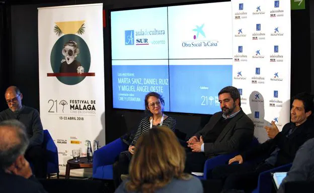 De izquierda a derecha, los escritores Pablo Aranda, Marta Sanz, Daniel Ruiz y Miguel Ángel Oeste, ayer, en la charla. 