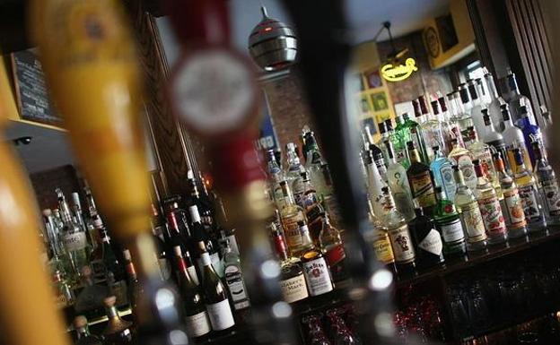 43 detenidos de una red que defraudó 25 millones en la venta de bebidas alcohólicas en doce provincias, Málaga entre ellas