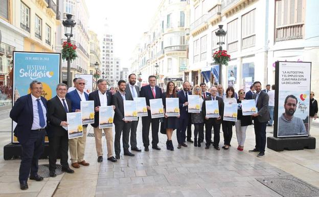 Foto de familia de los organizadores y patrocinadores del evento Soles de Málaga. 