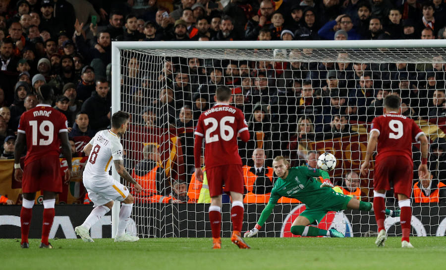 El Liverpool encarriló la eliminatoria con una fantástica actuación de Salah, pero la salida del egipcio del terreno de juego permitió a la Roma mantener una pequeña esperanza para la vuelta en el Olímpico.
