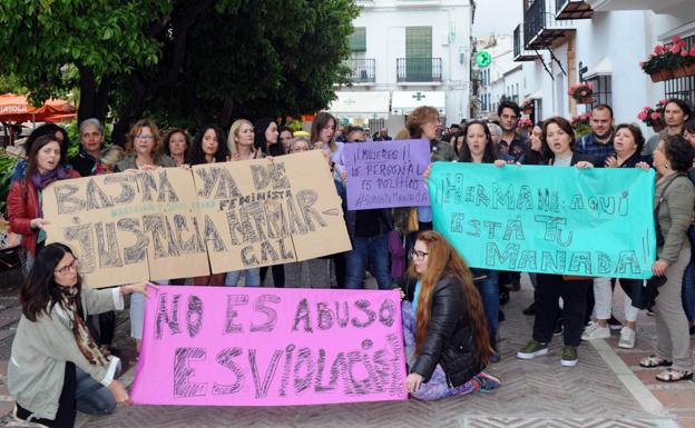 Concentración en Plaza de los Naranjos. 