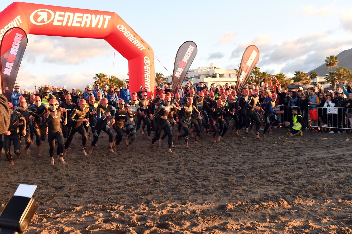 El británico David McNamee ha conquistado el primer Ironman 70.3 Marbella que abre el calendario europeo de la especialidad. En total había 2.500 inscritos