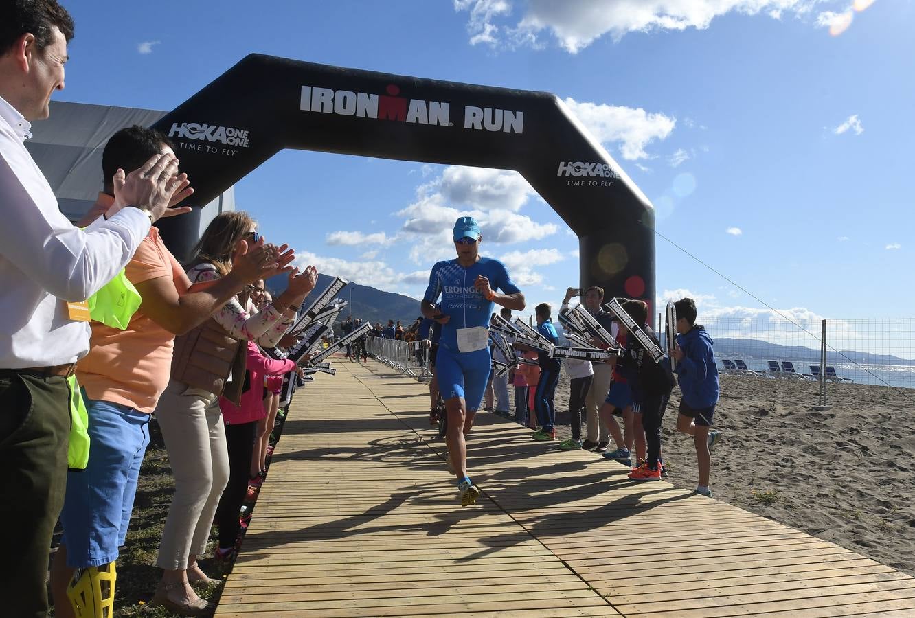 El británico David McNamee ha conquistado el primer Ironman 70.3 Marbella que abre el calendario europeo de la especialidad. En total había 2.500 inscritos