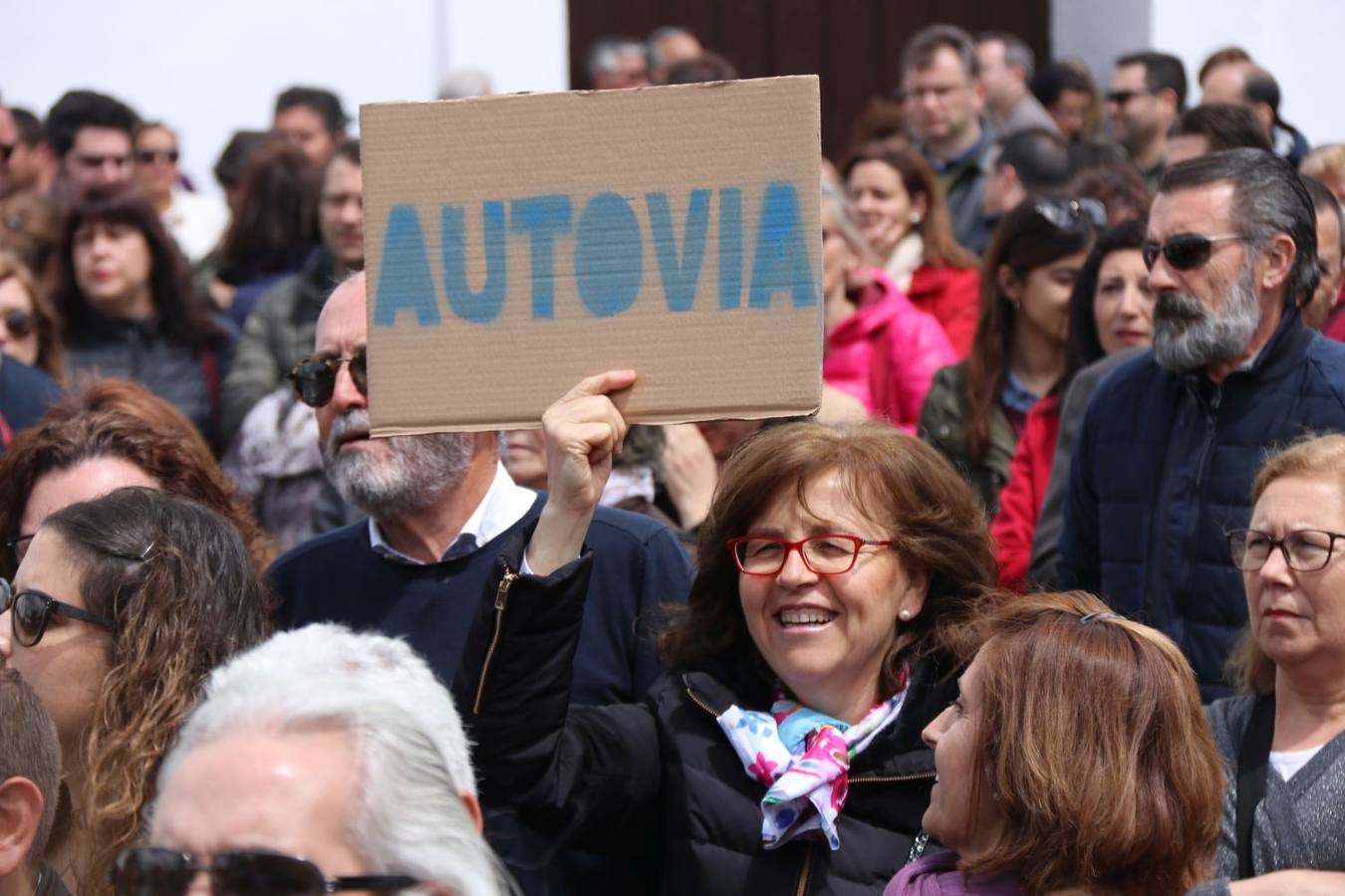 Una manifestación recorre las calles de la ciudad del Tajo por una mejora de las comunicaciones