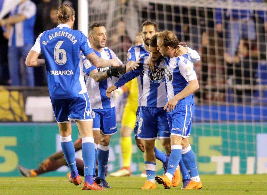 Riazor asiste a la más que probable fiesta de campeón de Liga del Barcelona, que de ganar al Deportivo se aseguraría el entorchado nacional.