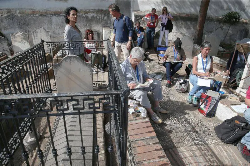 El grupo se dividió en dos y muchos subieron hasta la zona más alta para realizar sus diseños