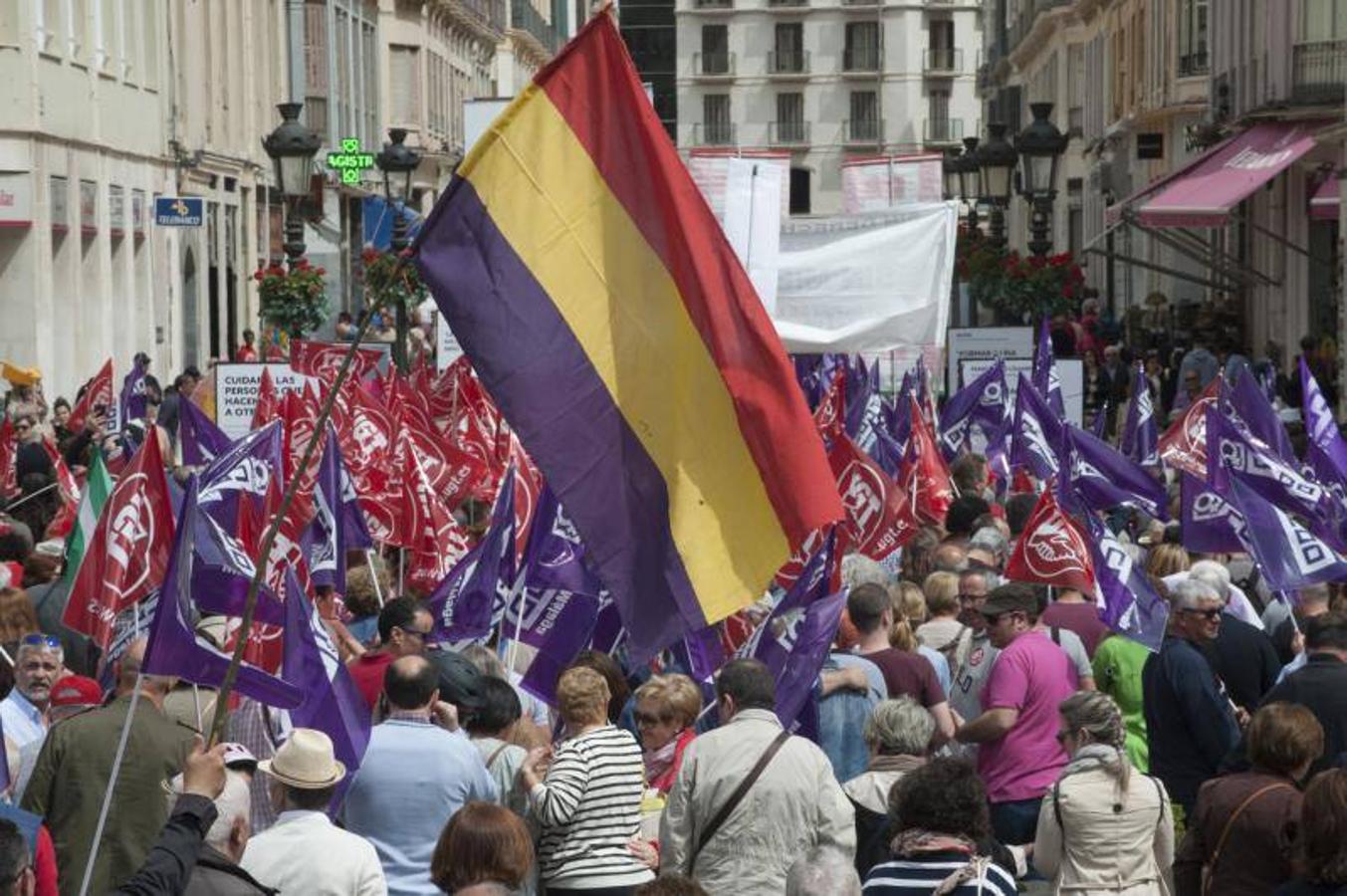 Miles de malagueños participan en la marcha del Día del Trabajo, convocada por CCOO y UGT y apoyada por partidos y colectivos de izquierda