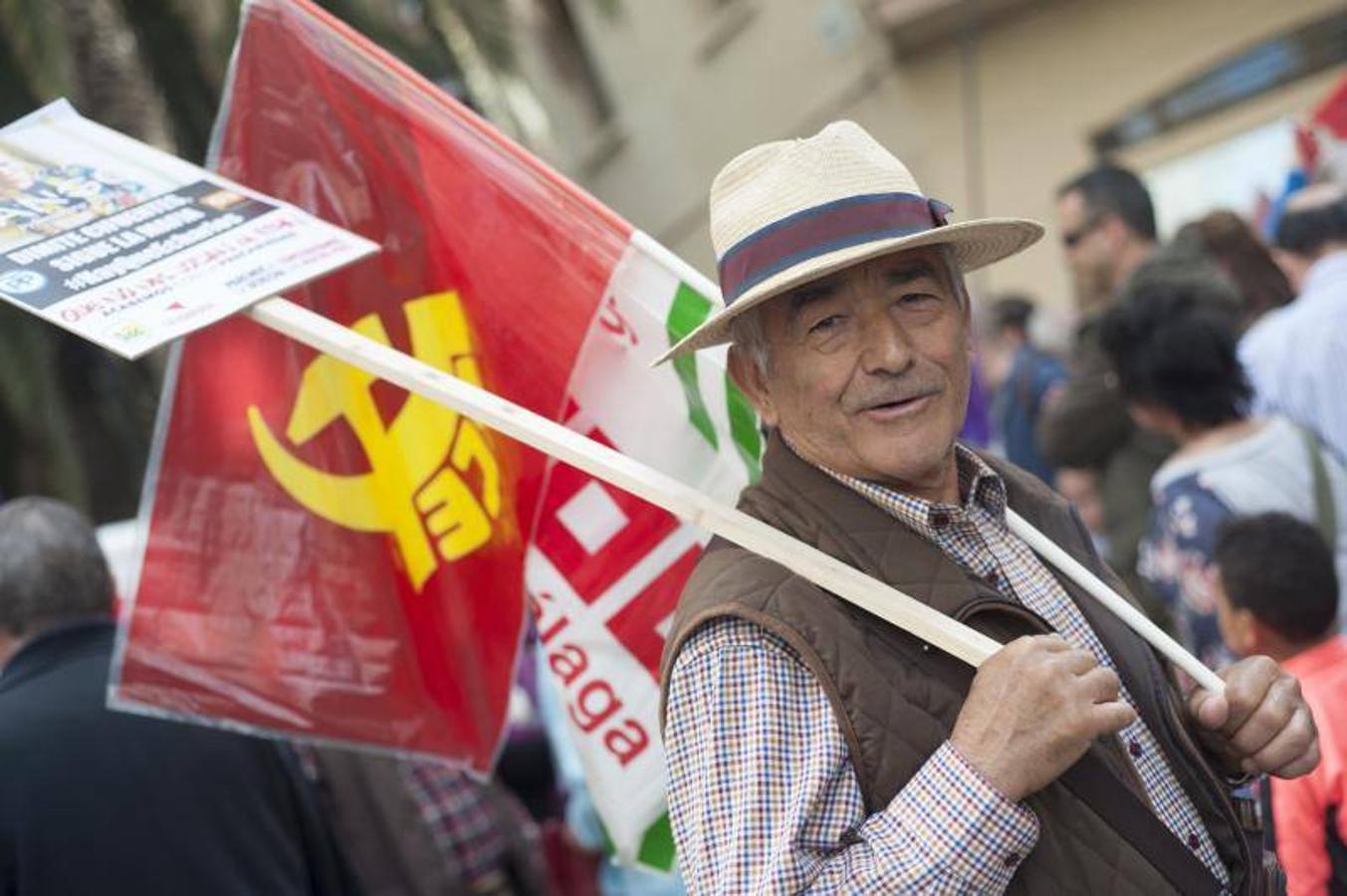 Miles de malagueños participan en la marcha del Día del Trabajo, convocada por CCOO y UGT y apoyada por partidos y colectivos de izquierda