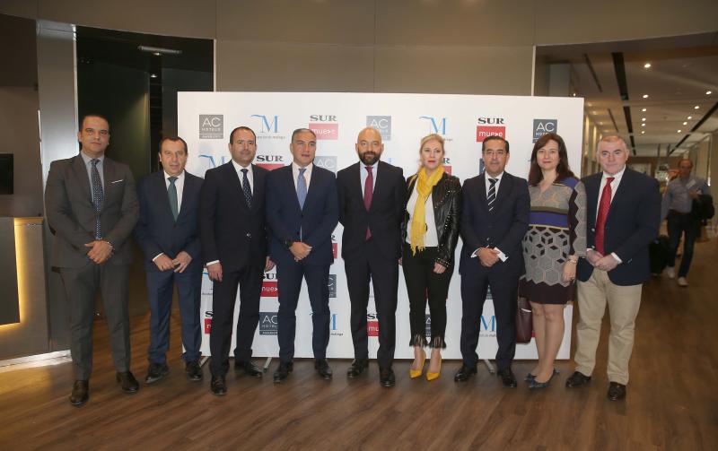 El Aeropuerto de Málaga ya tiene en marcha actuaciones para subir su capacidad máxima hasta los 29 millones de viajeros. Serán dos millones más que la actual y diez millones más que los actuales. Así lo ha anunciado esta mañana el presidente y consejero delegado de Aeropuertos Españoles y Navegación Aérea (Aena), Jaime García-Legaz, durante la celebración del foro Lidera Málaga, organizado por SUR, la Diputación de Málaga y el hotel AC Málaga Palacio