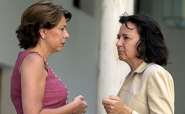 Magdalena Álvarez y Concepción Gutiérrez, en 2003
