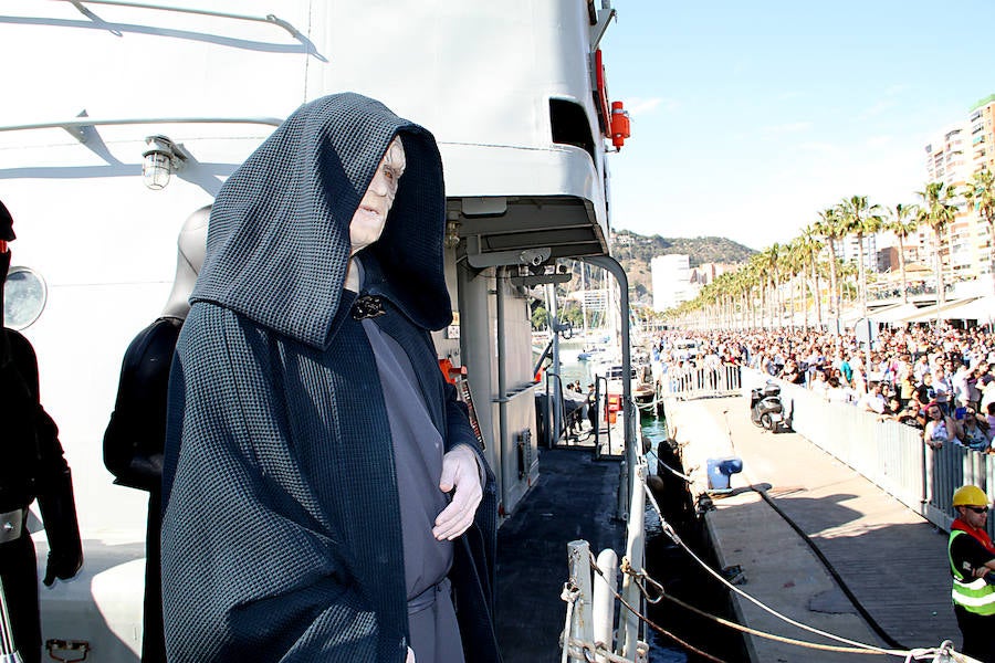 Así es el desfile de la Legión 501 de Star Wars por el Centro de Málaga organizado por la Fundación Andrés Olivares.