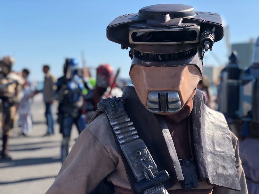 Así es el desfile de la Legión 501 de Star Wars por el Centro de Málaga organizado por la Fundación Andrés Olivares.