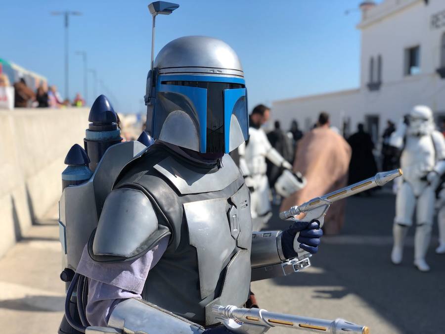 Así es el desfile de la Legión 501 de Star Wars por el Centro de Málaga organizado por la Fundación Andrés Olivares.