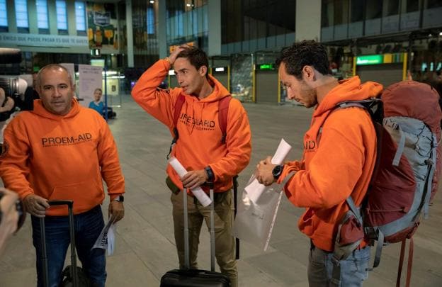 Manuel Blanco, José Enrique Rodríguez y Julio Latorre, la mañana del sábado antes de emprender viaje a Grecia.
