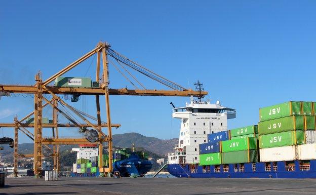 Imagen de archivo de la zona de mercancías del Puerto de Málaga. 