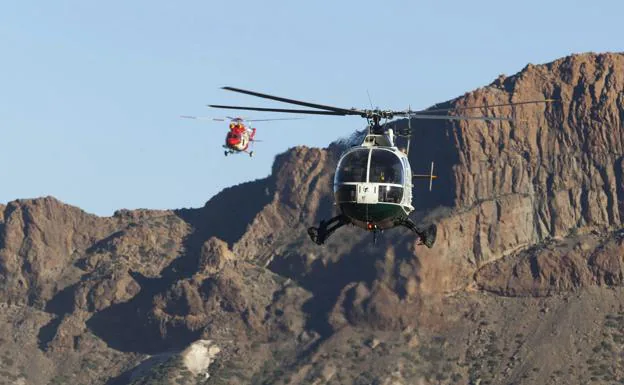 Helicópteros de rescate sobrevuelan el Teide.