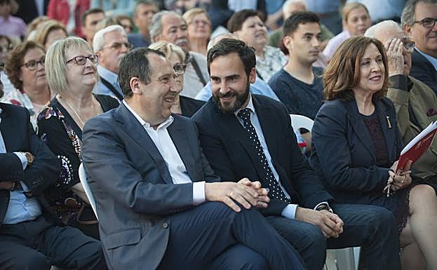 Ruiz Espejo, Pérez y Reguero, en el colegio Gibraljaire. 