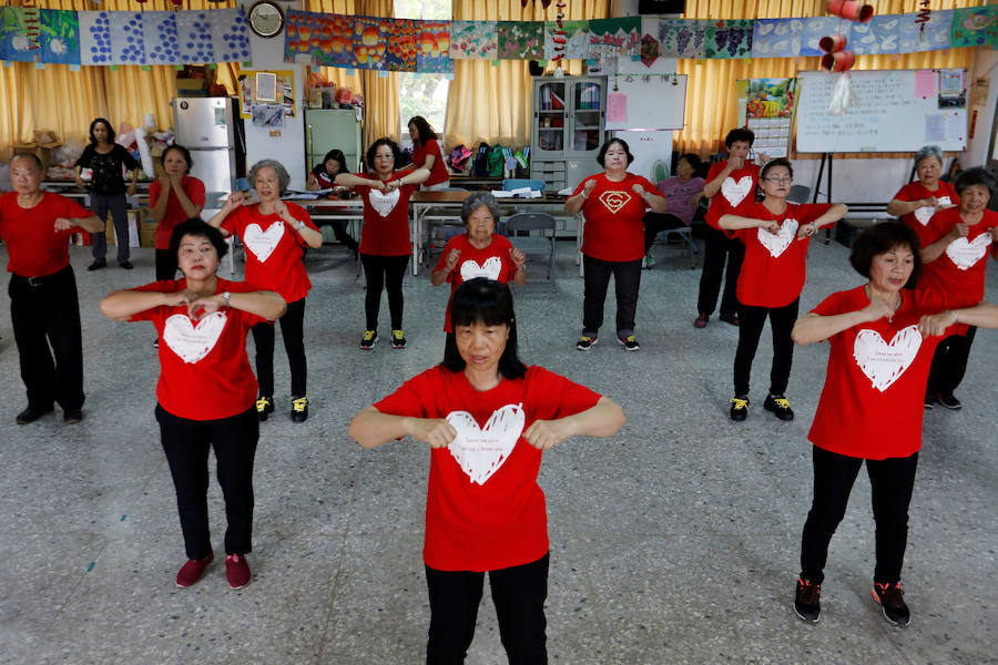 La música no entiende de edad. Y el hip hop menos. Las miembros de Six Carat, algunas ya cerca de los 80 años, no dudan en subirse a un escenario en Taiwán para realizar complicadas coreografías. 