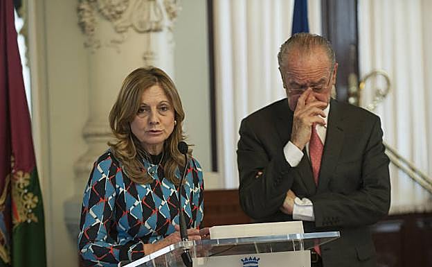 La consejera de Salud, Marina Álvarez, y el alcalde de Málaga, Francisco de la Torre. 