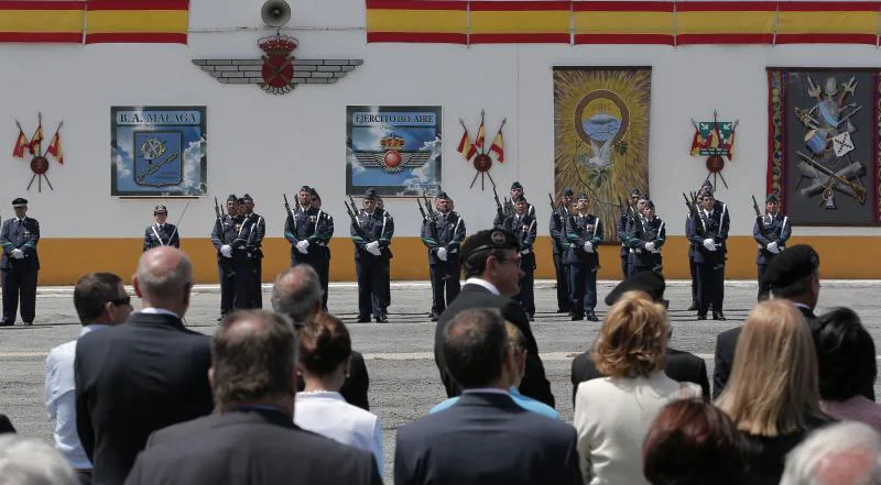 Un total de 156 malagueños juran o renuevan el juramento a la bandera de España en la base aérea de la capital 