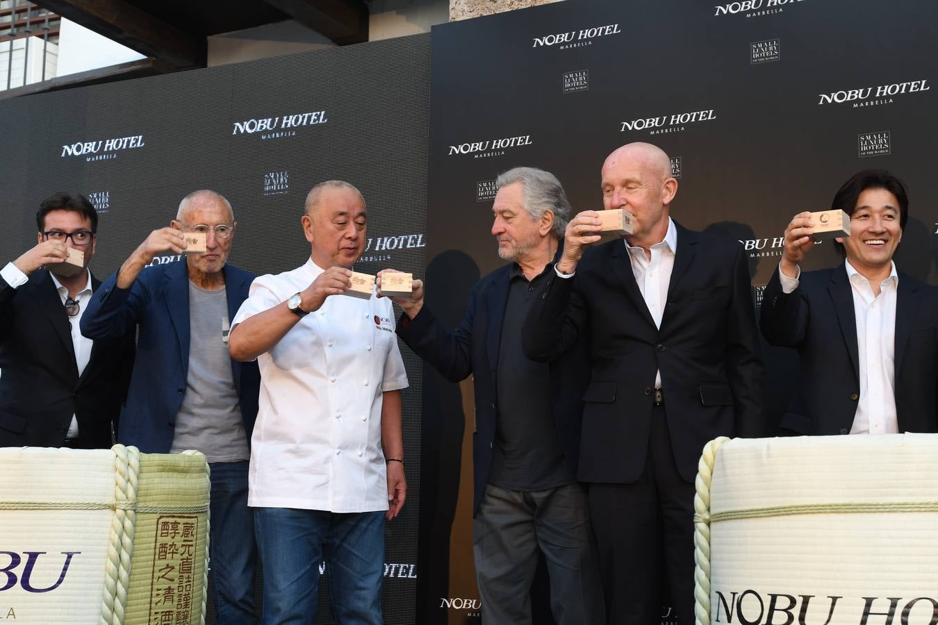 Robert de Niro inaugura junto al chef Nobu y el productor Meir Teper el hotel de lujo de la marca Nobu en Marbella ante numerosos invitados.