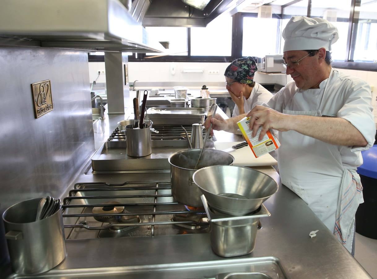 La escuela de hostelería ofrecerán al público la posibilidad de participar en estas actividades formativas, tres días a la semana, de martes a jueves y ofertarán tres tipos de menús de temporada, elaborado por el equipo de formadores del centro