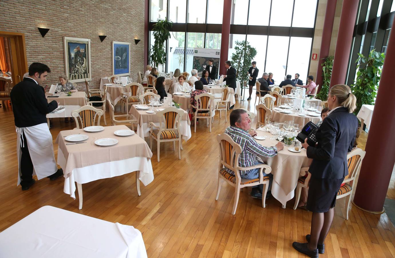 La escuela de hostelería ofrecerán al público la posibilidad de participar en estas actividades formativas, tres días a la semana, de martes a jueves y ofertarán tres tipos de menús de temporada, elaborado por el equipo de formadores del centro