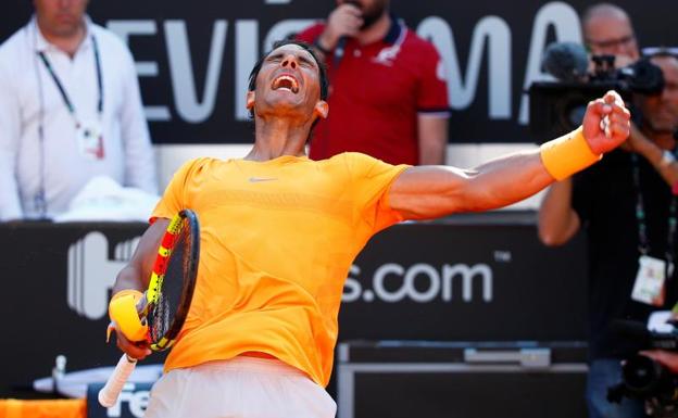 Rafa Nadal celebra su victoria ante Novak Djokovic en el Masters 1.000 de Roma. 