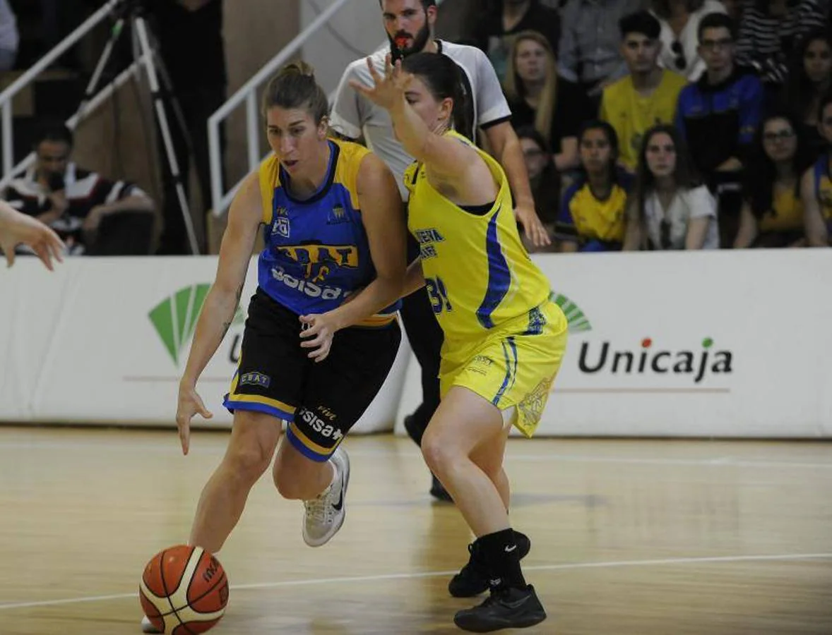 Liderado por la estadounidense Jay White, el club malagueño vence al Adareva en un partido épico y logra una promoción histórica