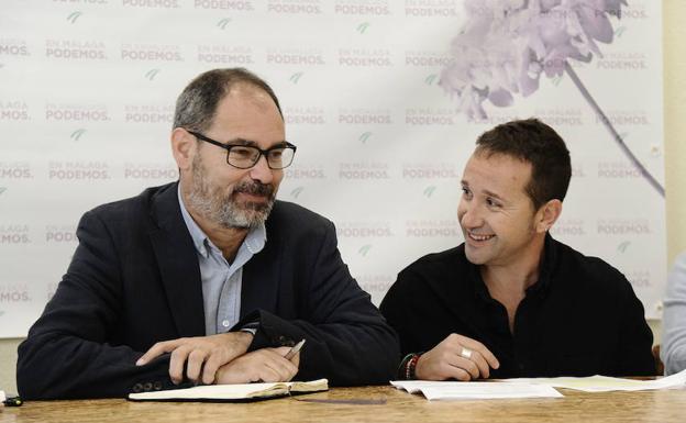 Alberto Montero y Juan José Espinosa, en una rueda de prensa en la sede de Podemos. 